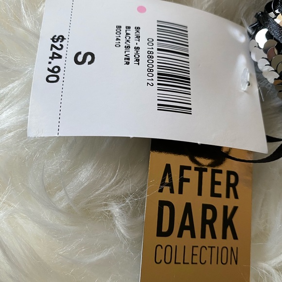 Rose Embroidered Reversible Sequin Mini Skirt Perfect For Valentines Day! - Picture 3 of 3